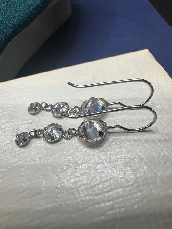 14k White Gold Three Drop Earrings. - Picture 6 of 9